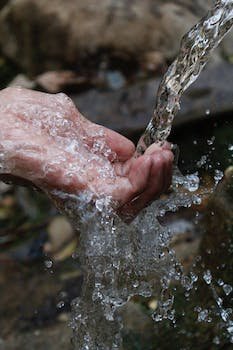 Installation d'une fontaine à eau de bureau : louer ou acheter ?