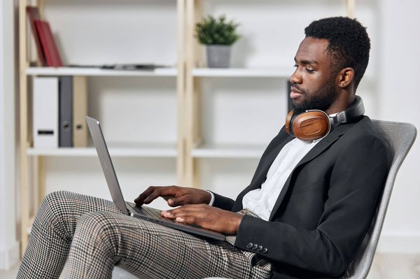 Quelles sont les démarches à suivre pour obtenir une traduction assermentée en ligne ?